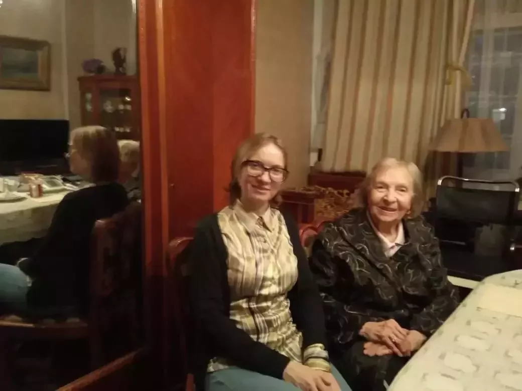 Сиделка для пожилого человека, цена на услуги в Москве